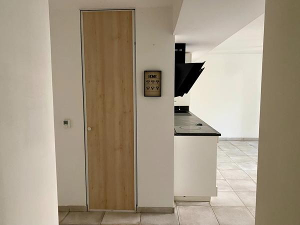 Dpt Hérault (34), à louer MONTPELLIER appartement T3 d'envieon 63 m² avec terrase de 12 m²