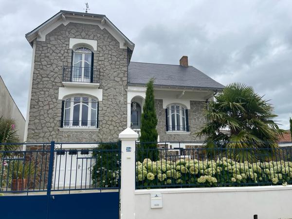 Maison Bourgeoise élégante à COMMEQUIERS entièrement rénovée