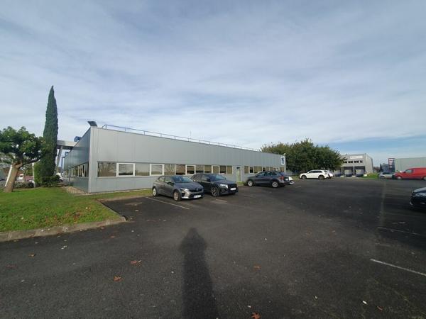 BLANQUEFORT- A LOUER ENTREPOT DE 6 223 M²