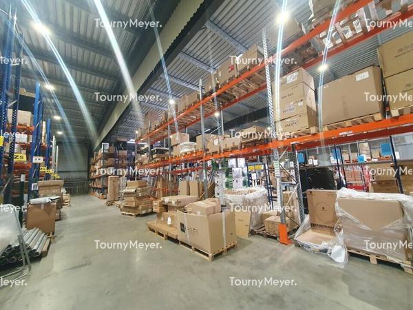 BLANQUEFORT- A LOUER ENTREPOT DE 6 223 M²