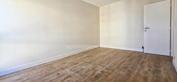 Appartement à vendre 3 pièces PAU (64)T3 65 m² – Dernier étage – Vue Pyrénées – Terrasse plein sud – Place de parking – Pau centre
