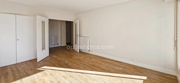 Appartement à vendre 3 pièces PAU (64)T3 65 m² – Dernier étage – Vue Pyrénées – Terrasse plein sud – Place de parking – Pau centre
