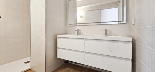 Appartement à vendre 3 pièces PAU (64)T3 65 m² – Dernier étage – Vue Pyrénées – Terrasse plein sud – Place de parking – Pau centre