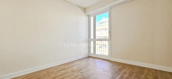 Appartement à vendre 3 pièces PAU (64)T3 65 m² – Dernier étage – Vue Pyrénées – Terrasse plein sud – Place de parking – Pau centre