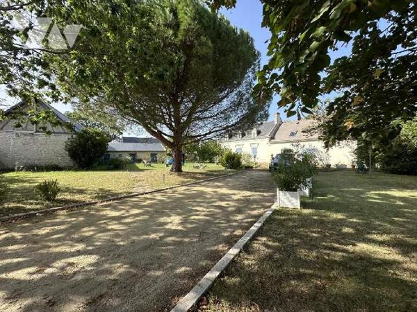 Charme et Espace !
Maison à usage d'habitation située sur la commune de CHOUZE SUR LOIRE qui of...