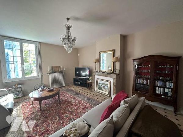 Charme et Espace !
Maison à usage d'habitation située sur la commune de CHOUZE SUR LOIRE qui of...