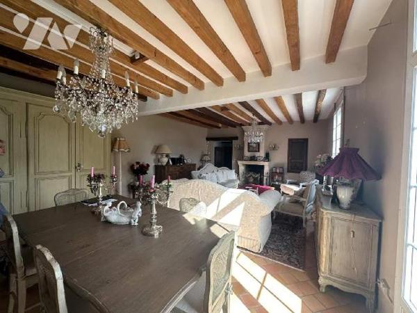 Charme et Espace !
Maison à usage d'habitation située sur la commune de CHOUZE SUR LOIRE qui of...