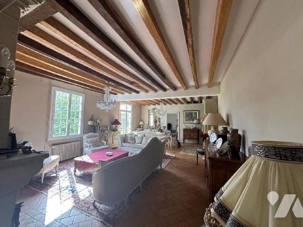 Charme et Espace !
Maison à usage d'habitation située sur la commune de CHOUZE SUR LOIRE qui of...