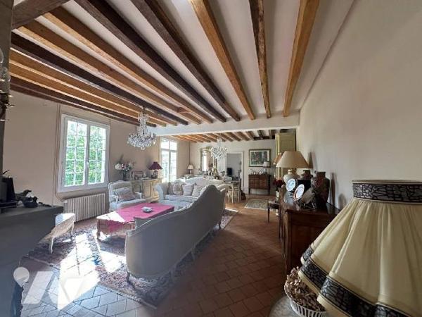 Charme et Espace !
Maison à usage d'habitation située sur la commune de CHOUZE SUR LOIRE qui of...