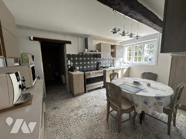 Charme et Espace !
Maison à usage d'habitation située sur la commune de CHOUZE SUR LOIRE qui of...