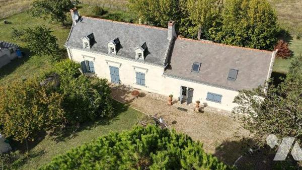 Charme et Espace !
Maison à usage d'habitation située sur la commune de CHOUZE SUR LOIRE qui of...
