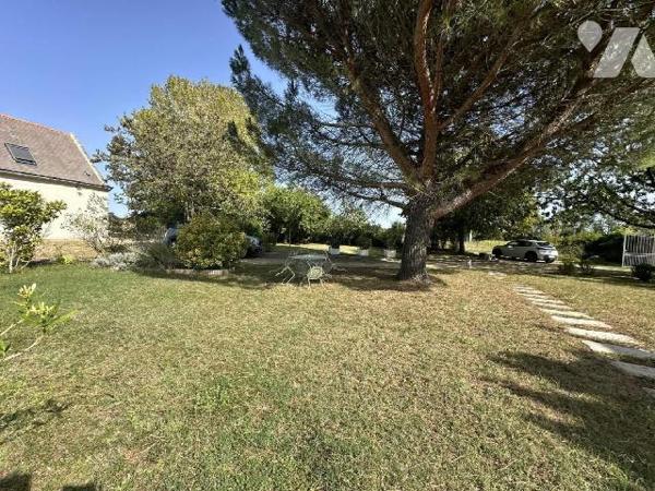 Charme et Espace !
Maison à usage d'habitation située sur la commune de CHOUZE SUR LOIRE qui of...