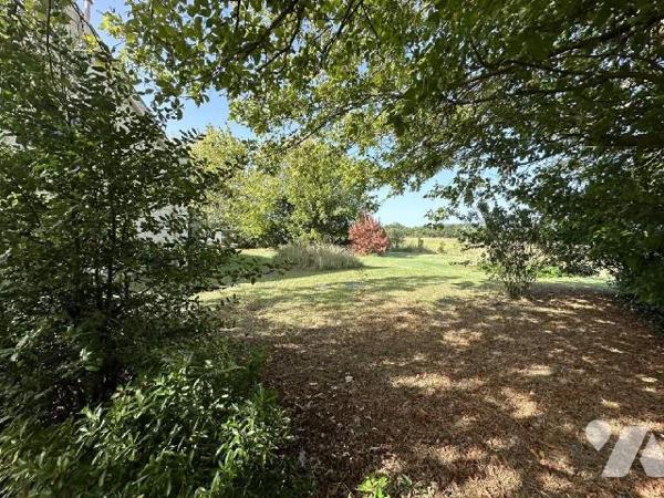 Charme et Espace !
Maison à usage d'habitation située sur la commune de CHOUZE SUR LOIRE qui of...