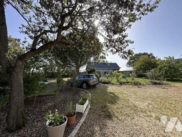 Charme et Espace !
Maison à usage d'habitation située sur la commune de CHOUZE SUR LOIRE qui of...