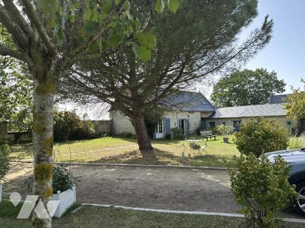 Charme et Espace !
Maison à usage d'habitation située sur la commune de CHOUZE SUR LOIRE qui of...