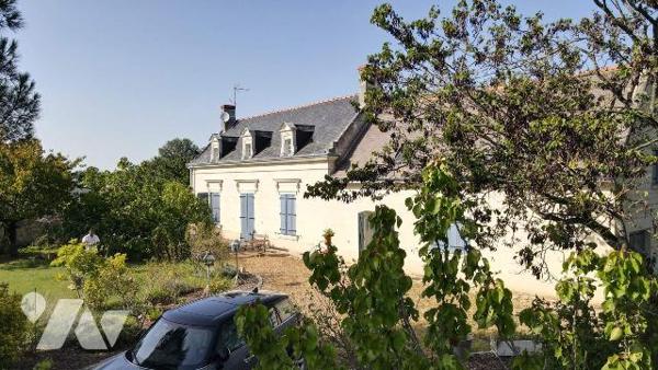Charme et Espace !
Maison à usage d'habitation située sur la commune de CHOUZE SUR LOIRE qui of...