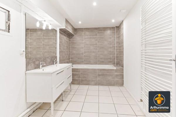 Location                                                      Appartement
                        
                     4 pièces                      134 m2                     à Saint-Priest