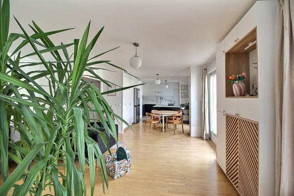 Très bel appartement de type F 5 revisité en double séjour 3 chambres au dernier étage avec Terrasse à Massy Atlantis