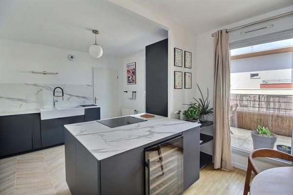 Très bel appartement de type F 5 revisité en double séjour 3 chambres au dernier étage avec Terrasse à Massy Atlantis