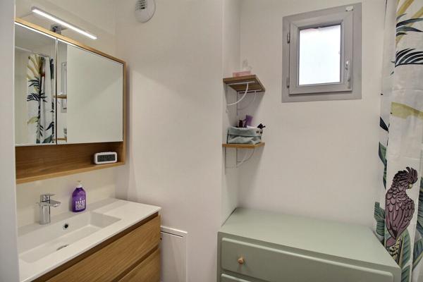 Très bel appartement de type F 5 revisité en double séjour 3 chambres au dernier étage avec Terrasse à Massy Atlantis