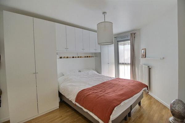 Très bel appartement de type F 5 revisité en double séjour 3 chambres au dernier étage avec Terrasse à Massy Atlantis