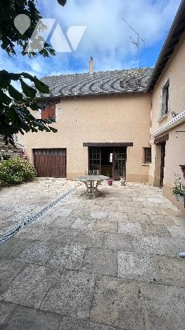 JANVILLE EN BEAUCE 2' Maison de caractère avec parc arboré