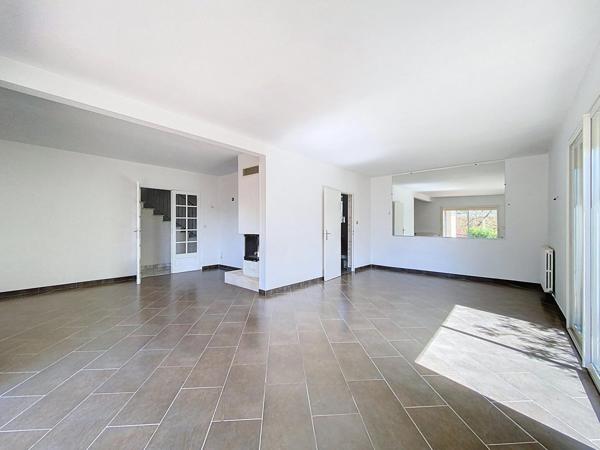 Carbon Blanc : Belle propriété familiale - 5 chambres - avec sous-sol