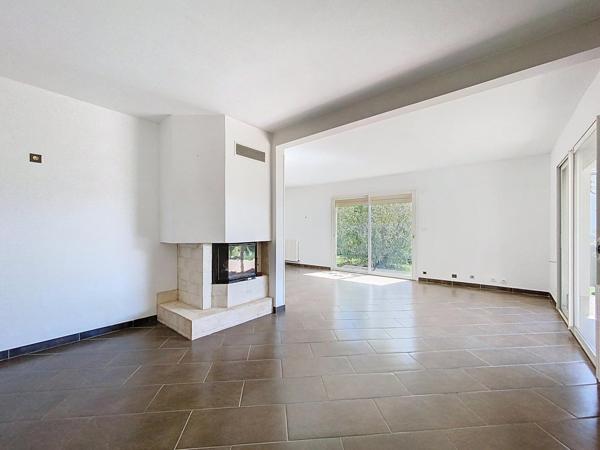 Carbon Blanc : Belle propriété familiale - 5 chambres - avec sous-sol