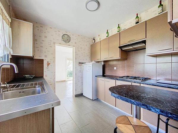 Carbon Blanc : Belle propriété familiale - 5 chambres - avec sous-sol