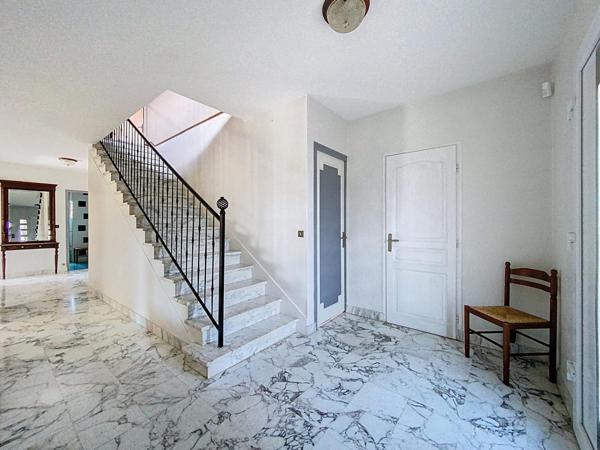 Carbon Blanc : Belle propriété familiale - 5 chambres - avec sous-sol
