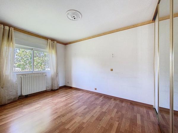 Carbon Blanc : Belle propriété familiale - 5 chambres - avec sous-sol