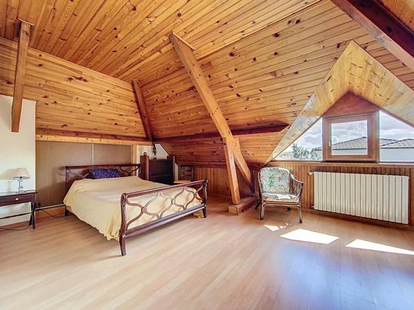 Carbon Blanc : Belle propriété familiale - 5 chambres - avec sous-sol