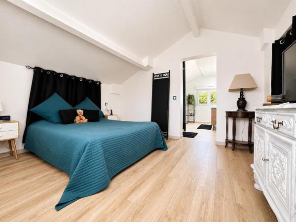 Grande maison très bien située sur un terrain de 623 M2