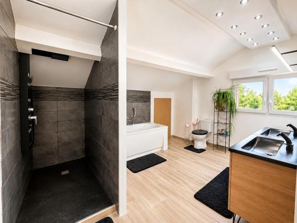 Grande maison très bien située sur un terrain de 623 M2