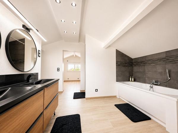 Grande maison très bien située sur un terrain de 623 M2