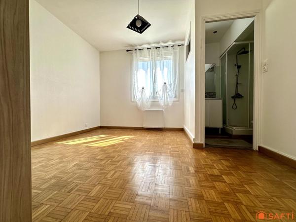 Grande maison très bien située sur un terrain de 623 M2