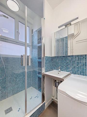 STUDIO AVEC LIT MEZZANINE PARFAIT ETAT