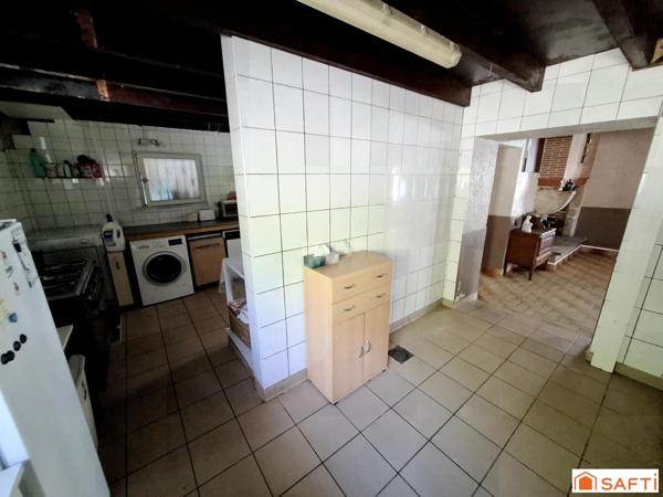 Maison sur 2 niveaux, 5 pièces, 3 chambres, 210m2 et garage