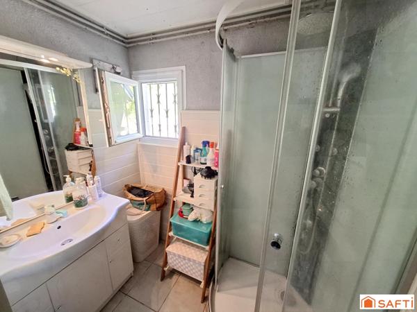 Maison sur 2 niveaux, 5 pièces, 3 chambres, 210m2 et garage