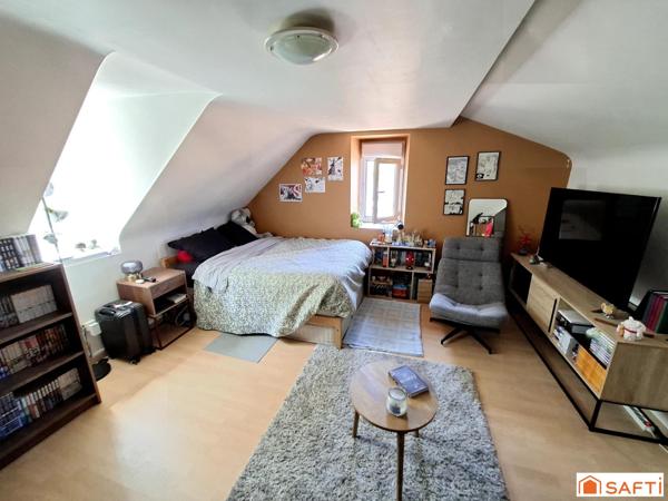 Maison sur 2 niveaux, 5 pièces, 3 chambres, 210m2 et garage