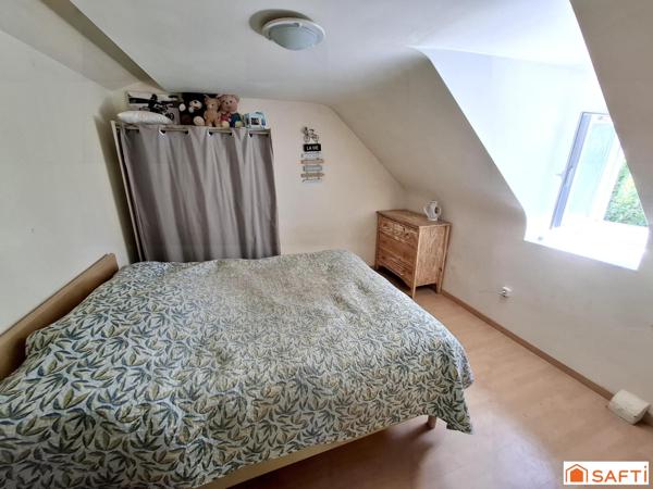 Maison sur 2 niveaux, 5 pièces, 3 chambres, 210m2 et garage