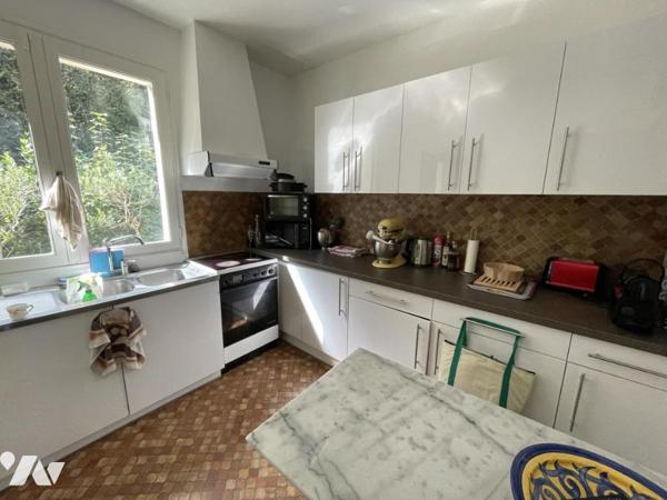 BAGNOLES DE L'ORNE (quartier Lac), maison F7, sur sous-sol avec jardin  