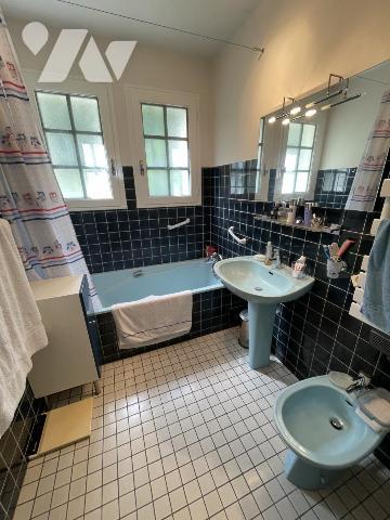 BAGNOLES DE L'ORNE (quartier Lac), maison F7, sur sous-sol avec jardin  