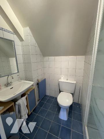 BAGNOLES DE L'ORNE (quartier Lac), maison F7, sur sous-sol avec jardin  