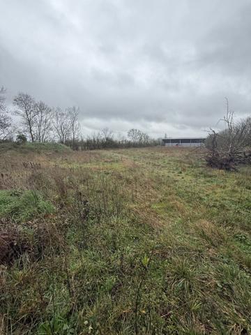 À VENDRE ? Terrain 4 300 m² en zone industrielle / artisanale à Aiffres