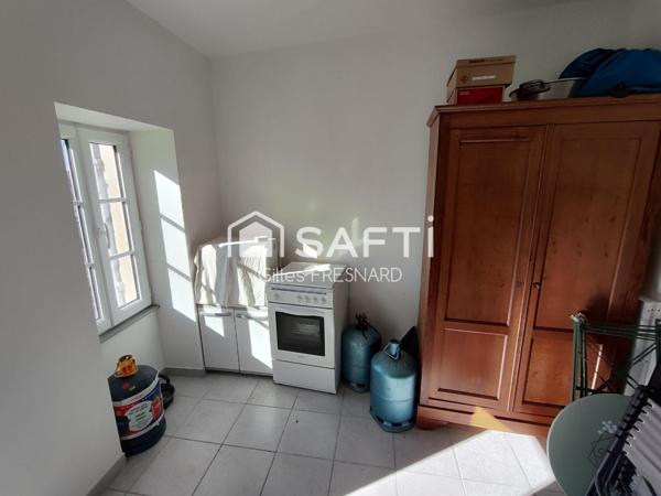 Magnifique charentaise avec gros potentiel, fenêtres PVC double vitrage