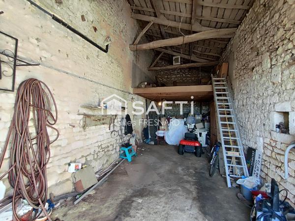 Magnifique charentaise avec gros potentiel, fenêtres PVC double vitrage