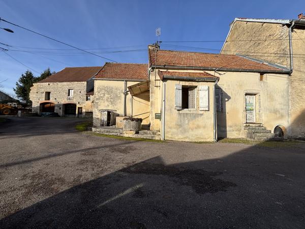 Proche de Baigneux les juifs : maison de 80m² avec un jardin , une dépendance et un terrain non attenant. Orret (21450)