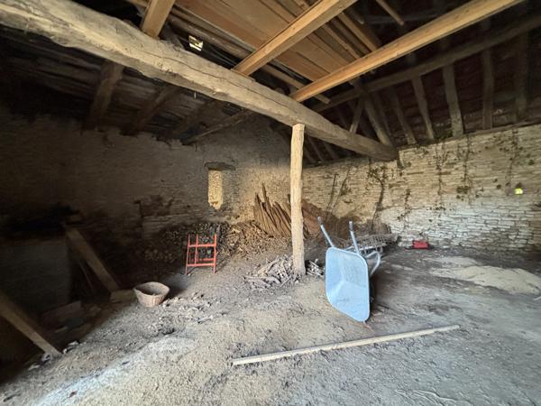 Proche de Baigneux les juifs : maison de 80m² avec un jardin , une dépendance et un terrain non attenant. Orret (21450)