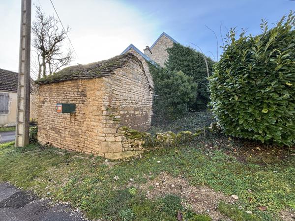 Proche de Baigneux les juifs : maison de 80m² avec un jardin , une dépendance et un terrain non attenant. Orret (21450)